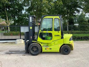 Clark GTS30 diesel heftruck te koop foto 2 Clark GTS30 diesel heftruck foto 2